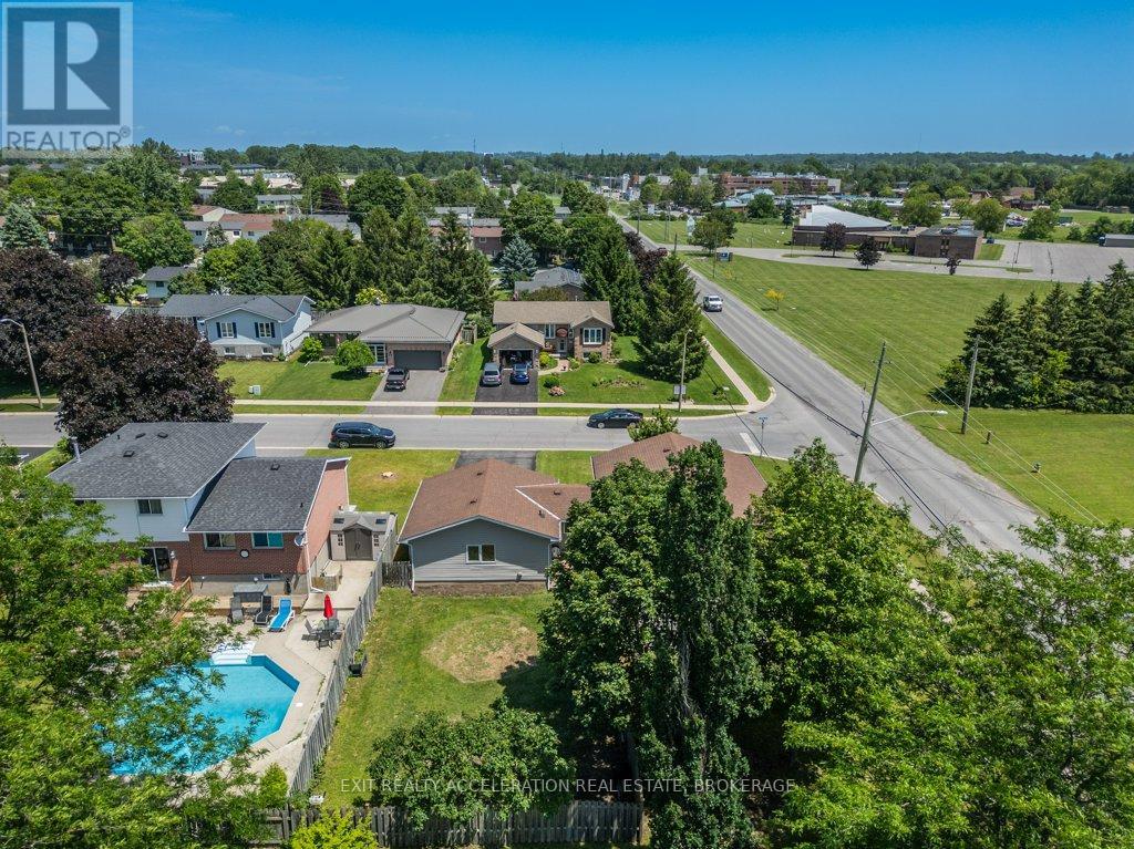 2 ANGUS DRIVE - 44