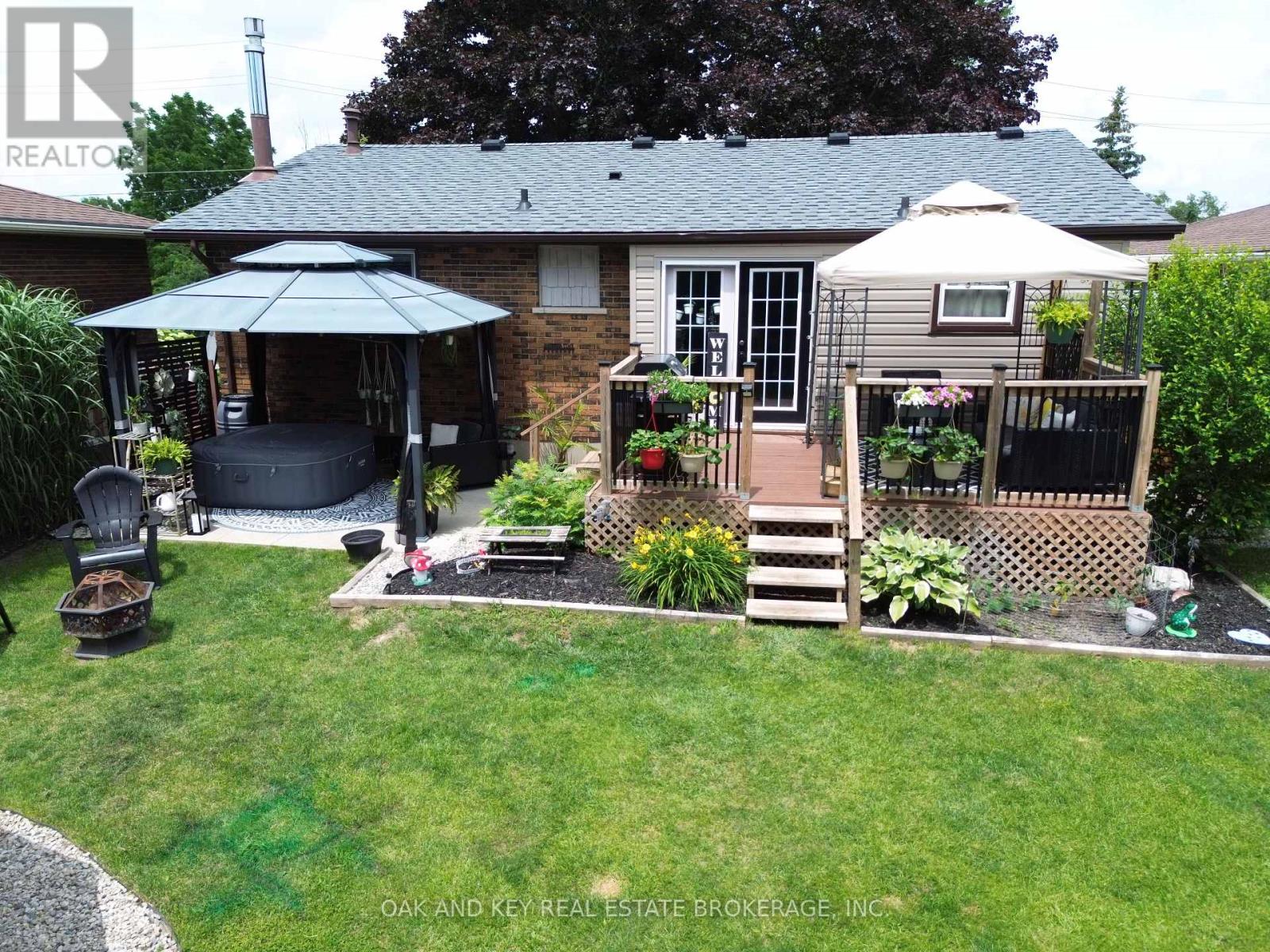 26 SINCLAIR AVENUE - 32