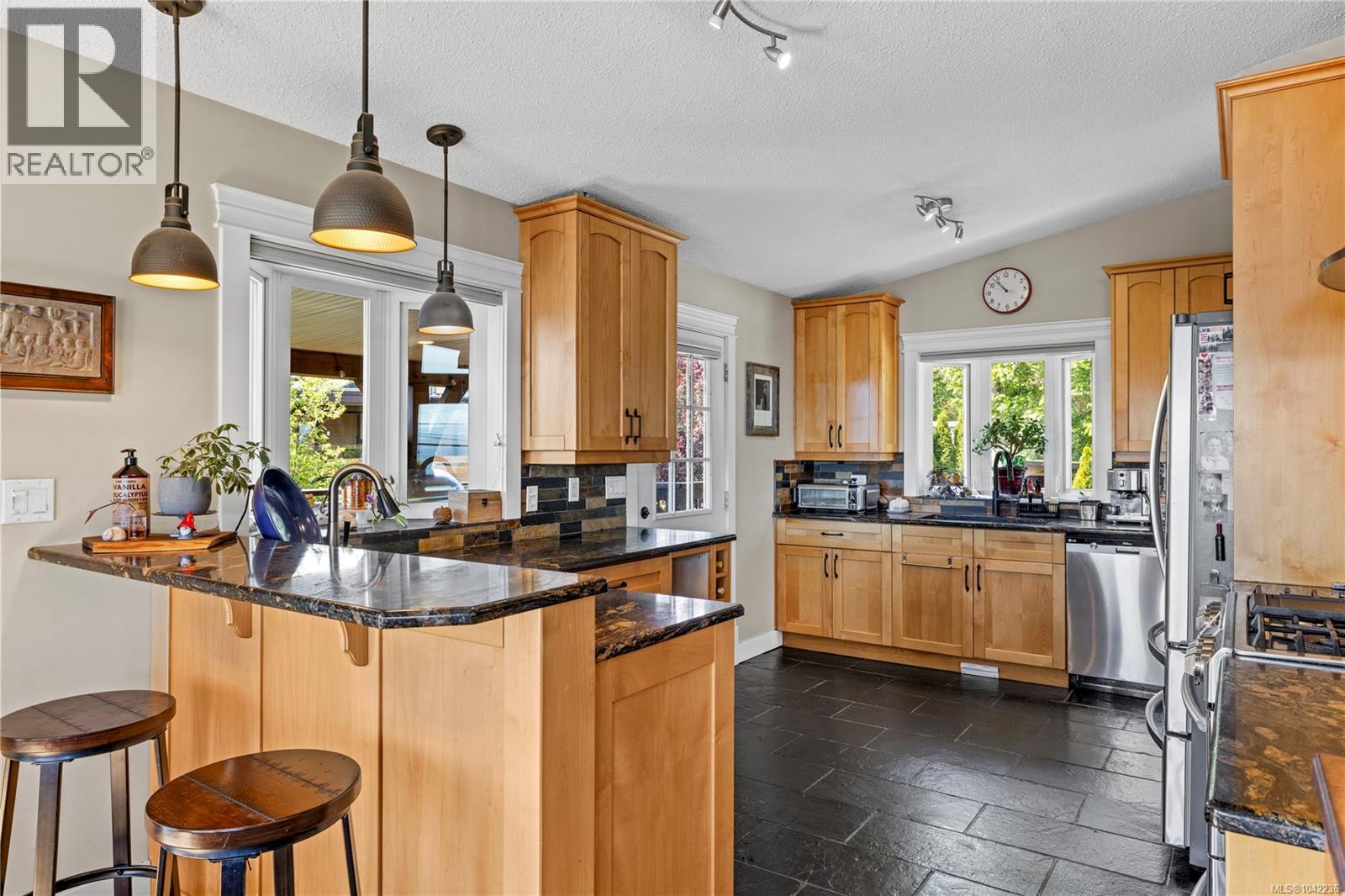885 Glenhale Cres - 5
