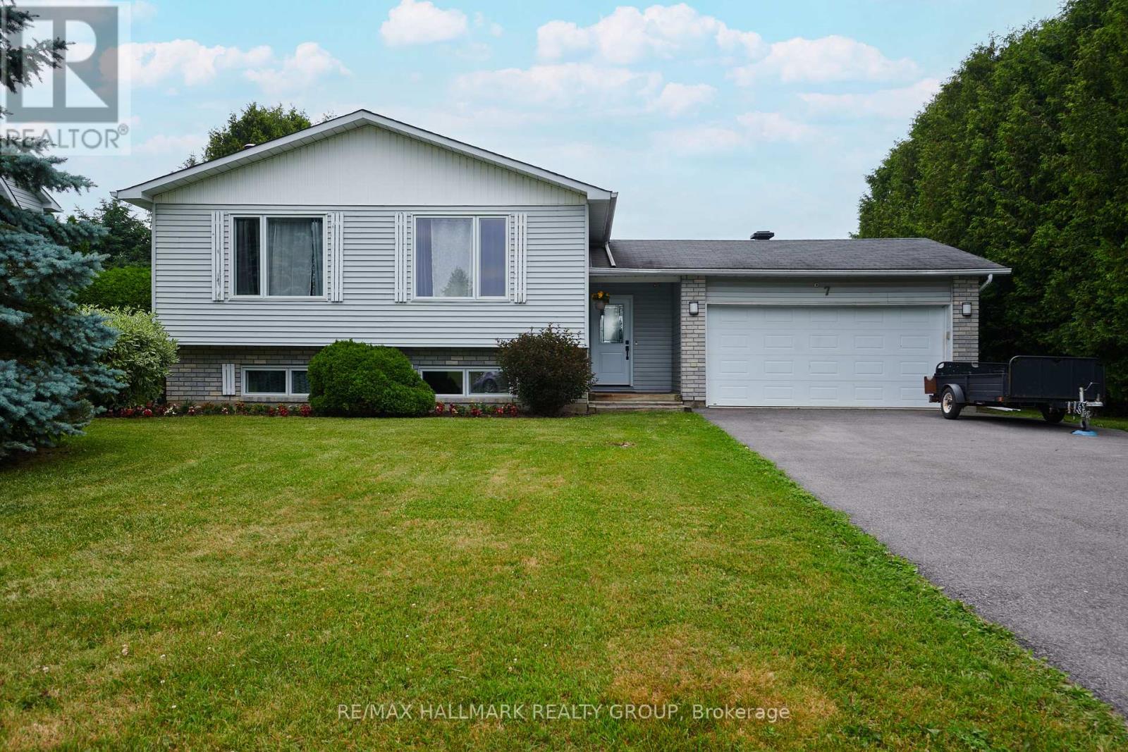3+1 Bed 2 Bath + Double Garage on 79' X 150' LOT!