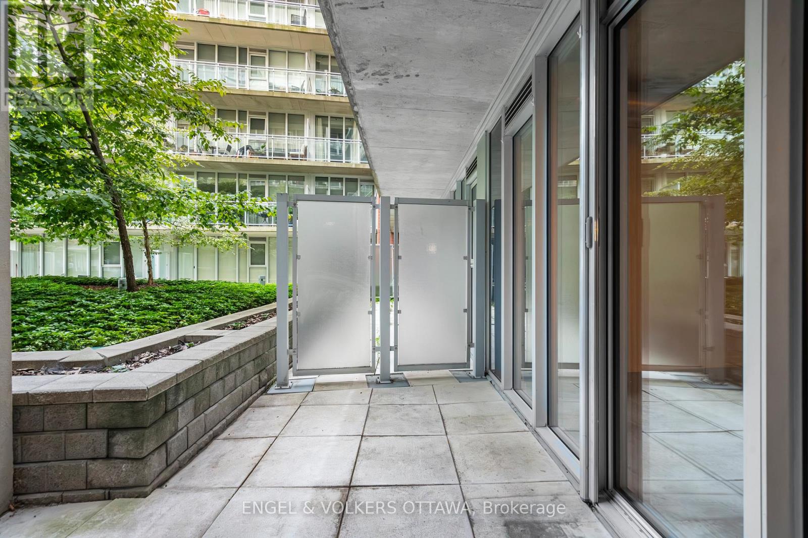 #205 354 GLADSTONE AVENUE - 18
