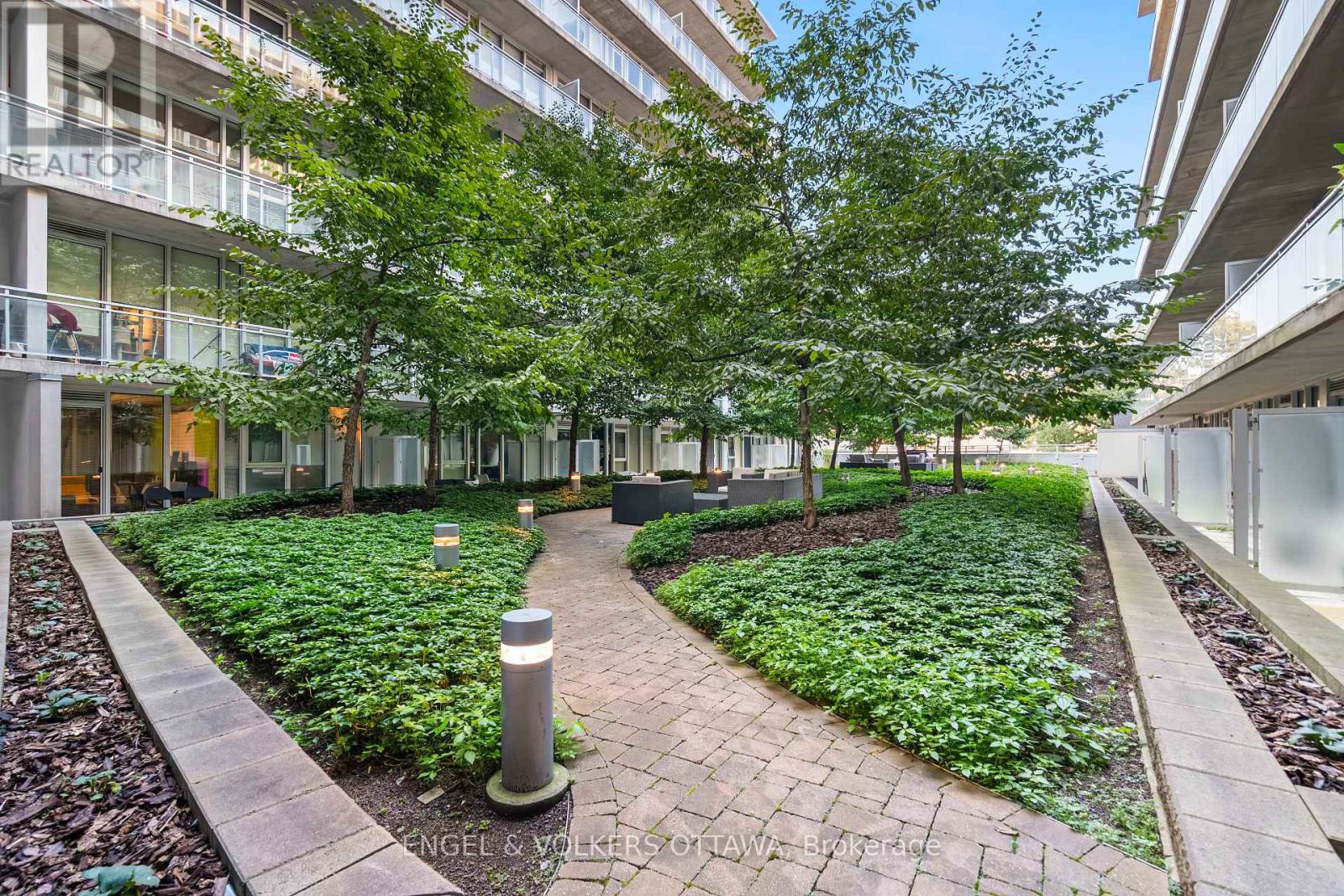 #205 354 GLADSTONE AVENUE - 31