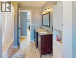 Laundry room - 8206 Centennial Drive, Powell River, BC  Photo 11