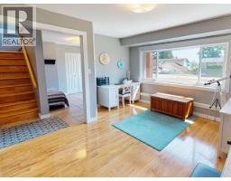 8206 Centennial Drive, Powell River, BC  Photo 15
