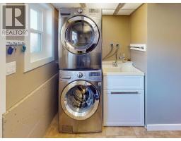 8206 Centennial Drive, Powell River, BC  Photo 19