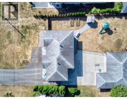 8206 Centennial Drive, Powell River, BC  Photo 26