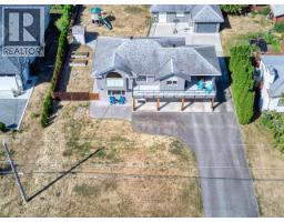 8206 Centennial Drive, Powell River, BC  Photo 27