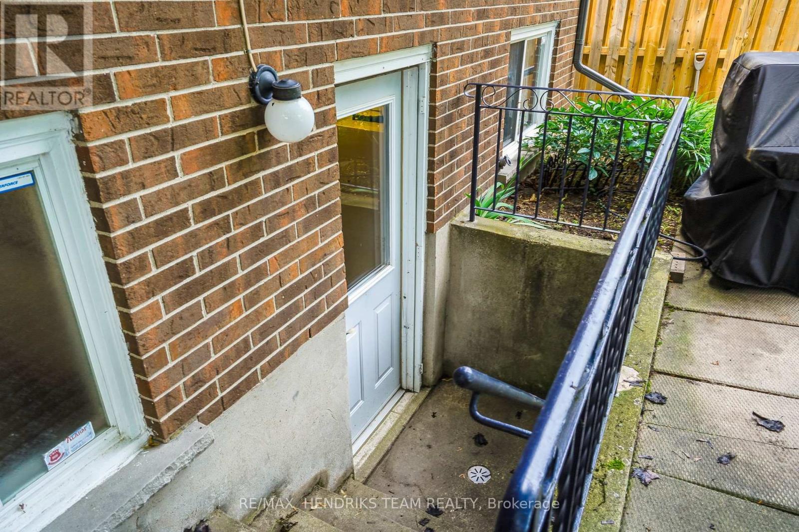 8 TUDOR GATE PLACE - Image 21
