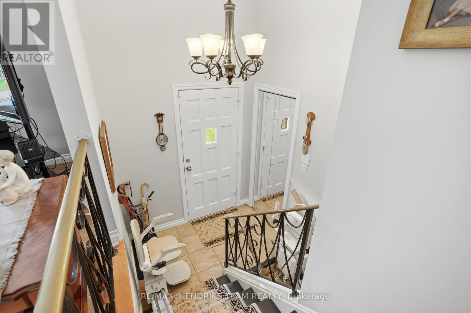 8 TUDOR GATE PLACE - Image 4