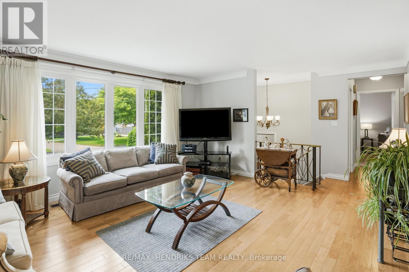 8 TUDOR GATE PLACE - Image 7