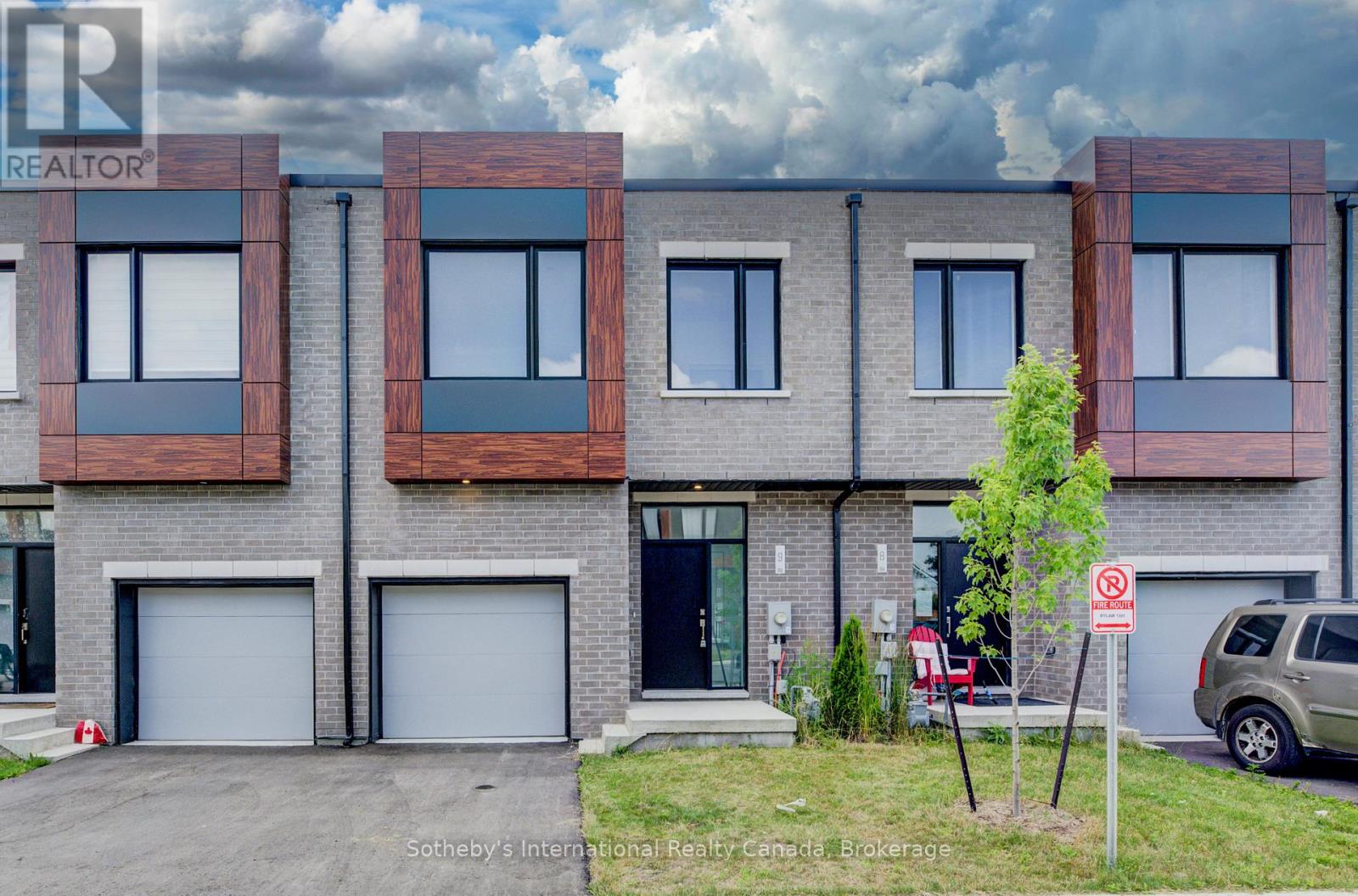 #14 416 DUNDAS STREET S - 1