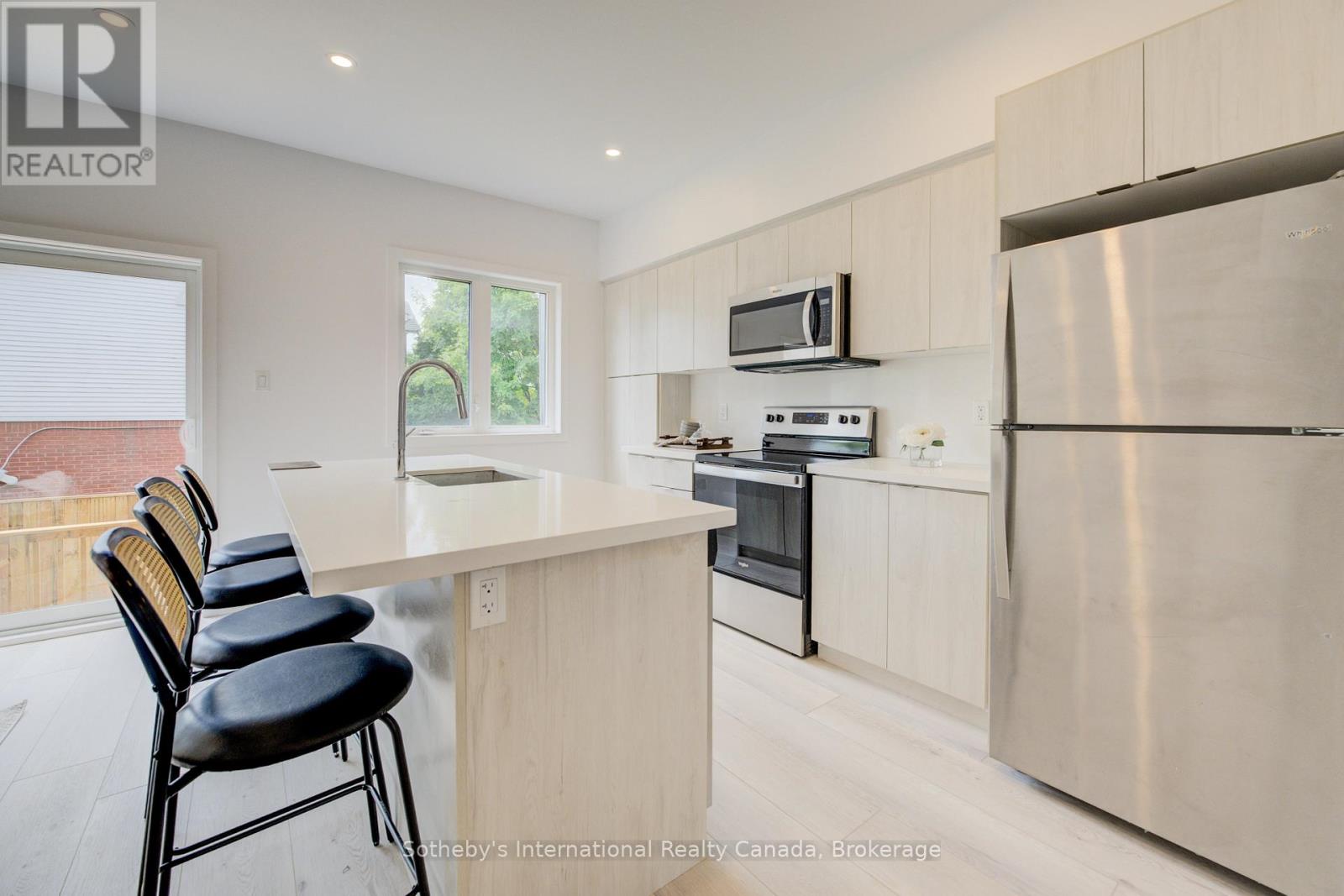 #14 416 DUNDAS STREET S - 10