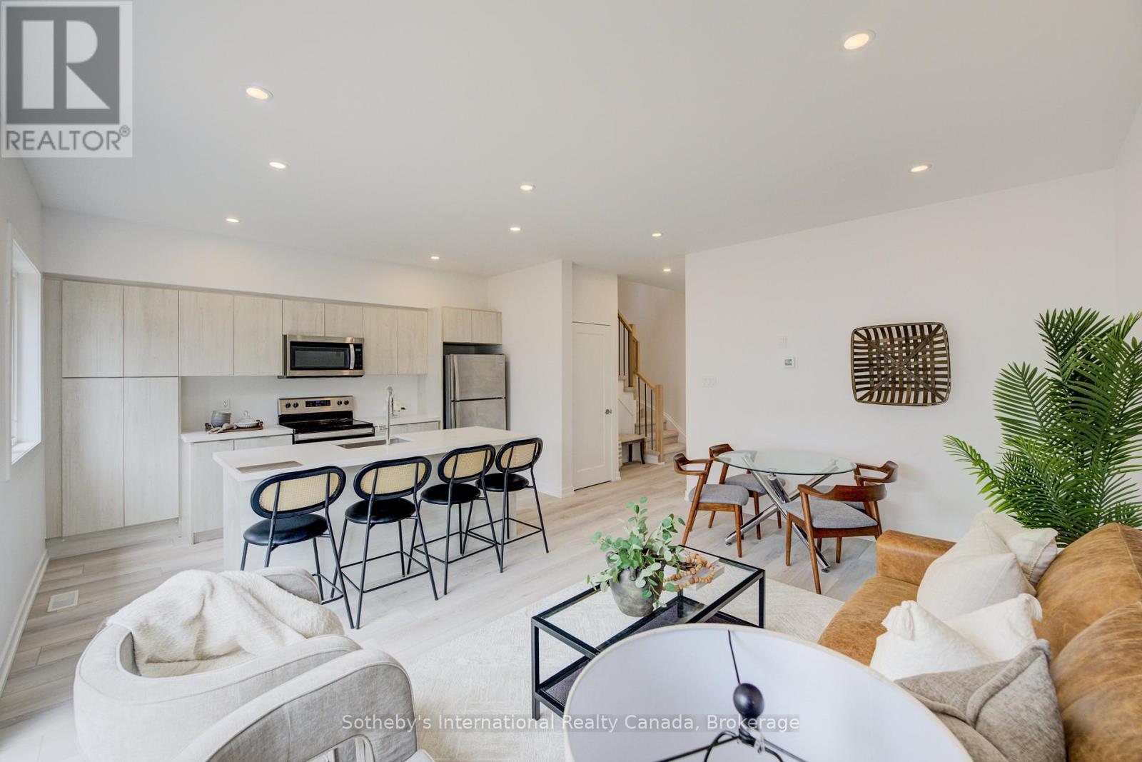 #14 416 DUNDAS STREET S - 13
