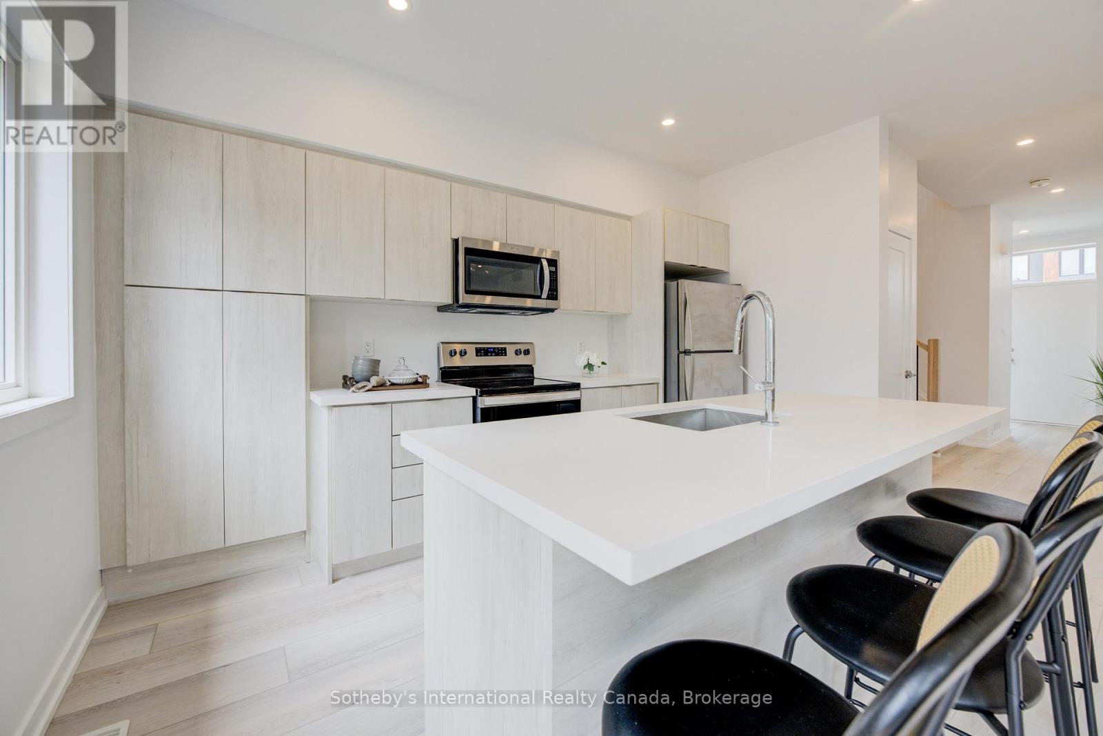 #14 416 DUNDAS STREET S - 15