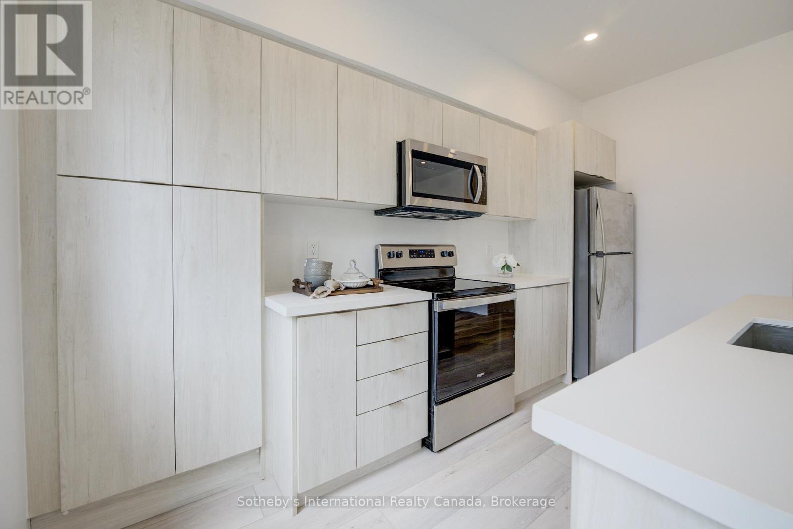 #14 416 DUNDAS STREET S - 16