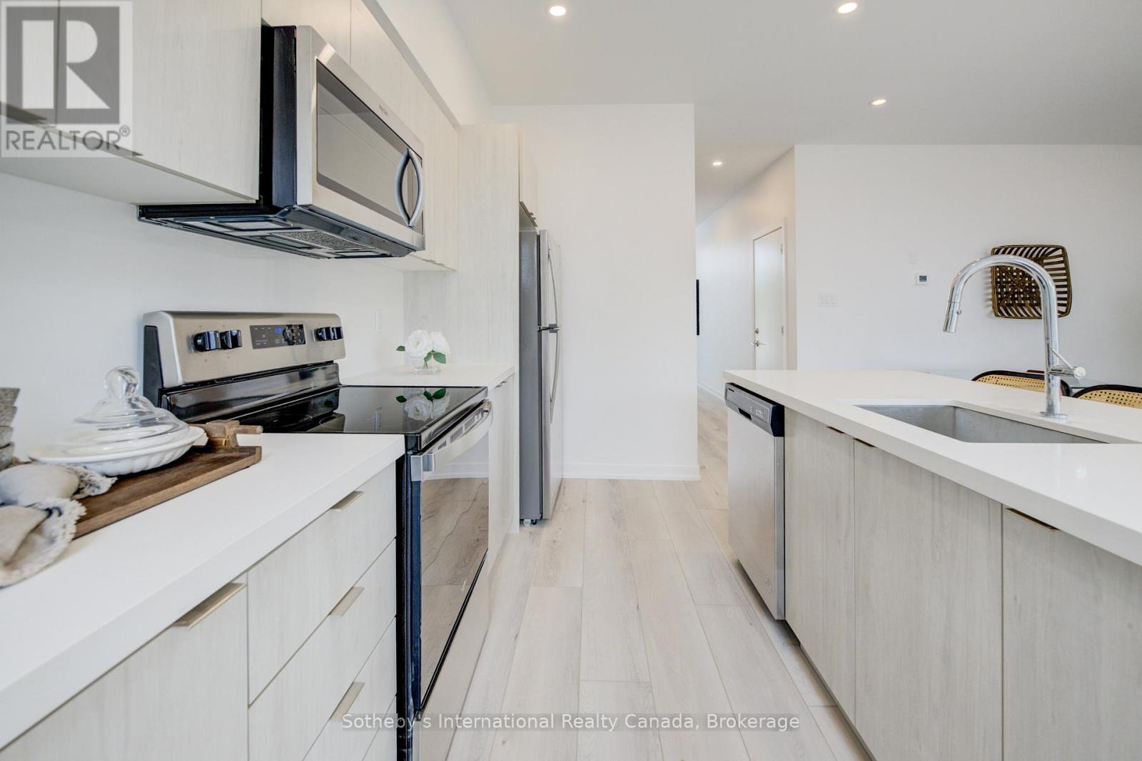 #14 416 DUNDAS STREET S - 17