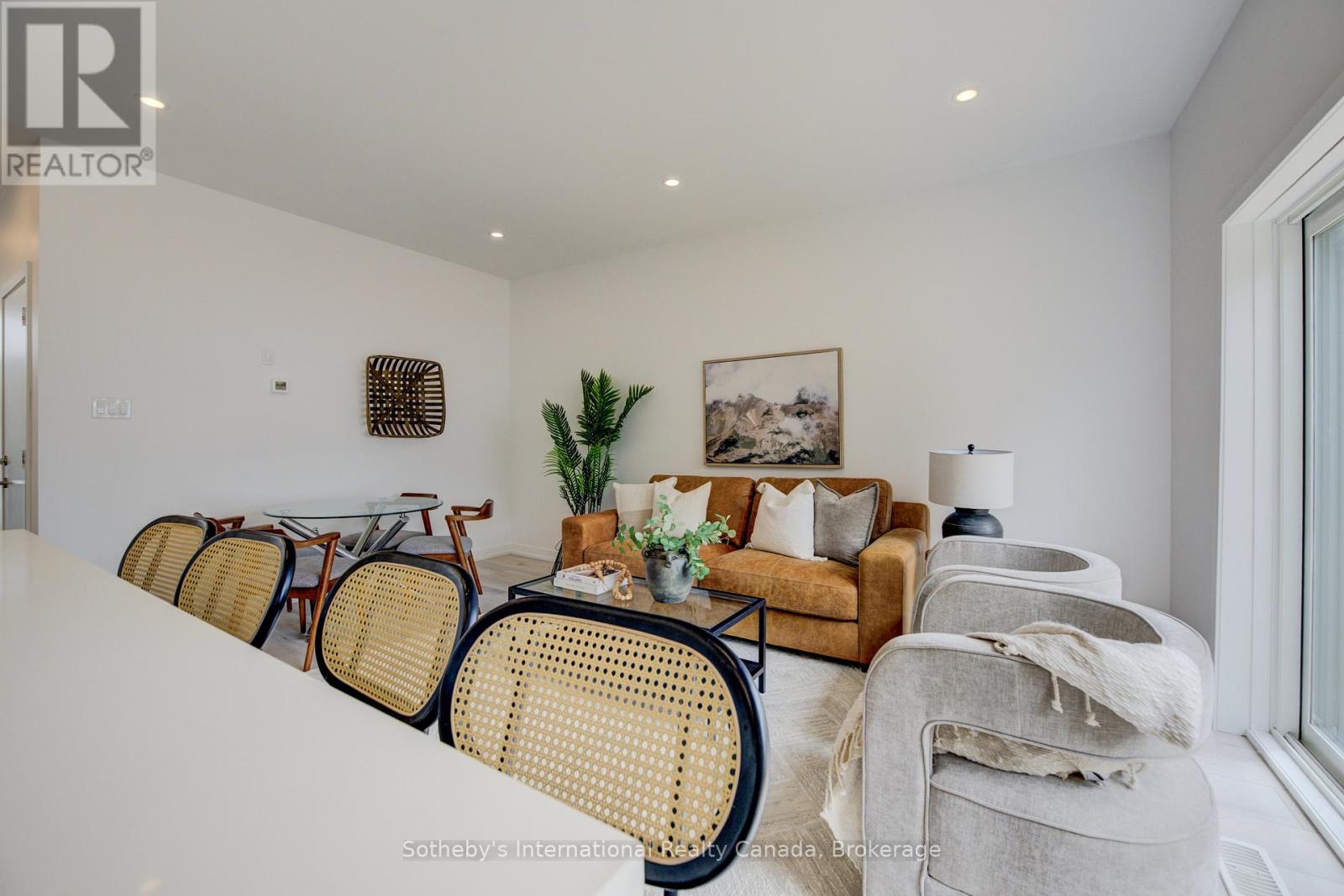 #14 416 DUNDAS STREET S - 19