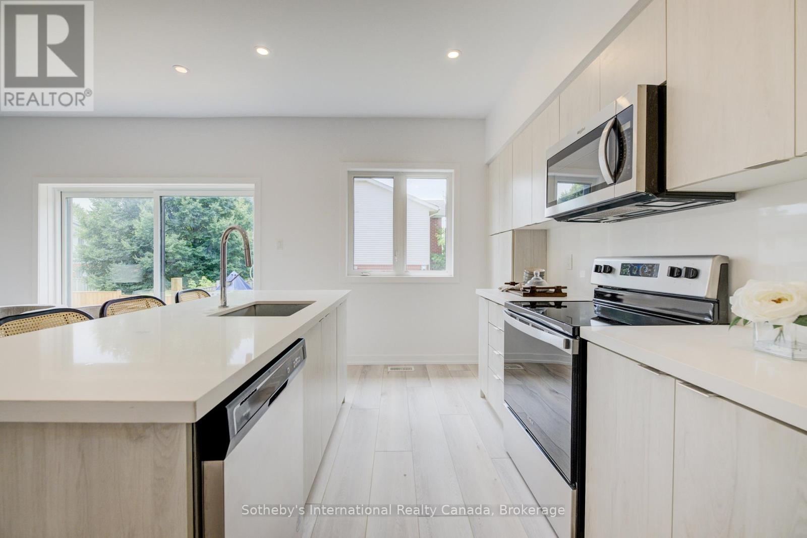 #14 416 DUNDAS STREET S - 20