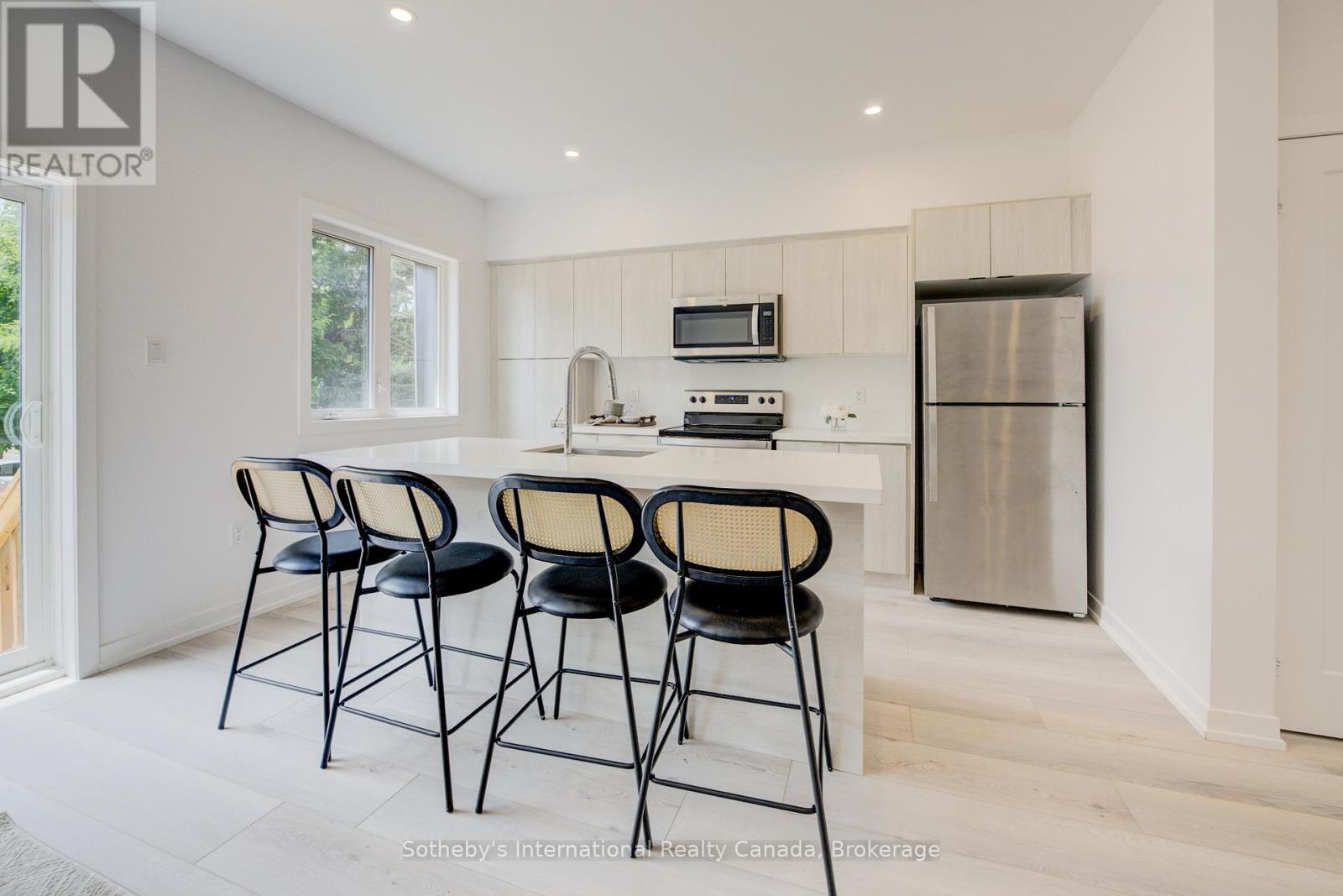 #14 416 DUNDAS STREET S - 21