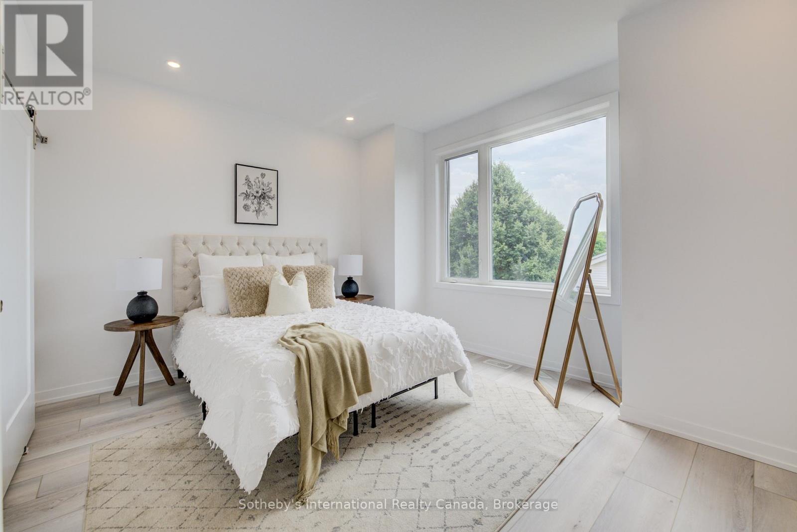 #14 416 DUNDAS STREET S - 26