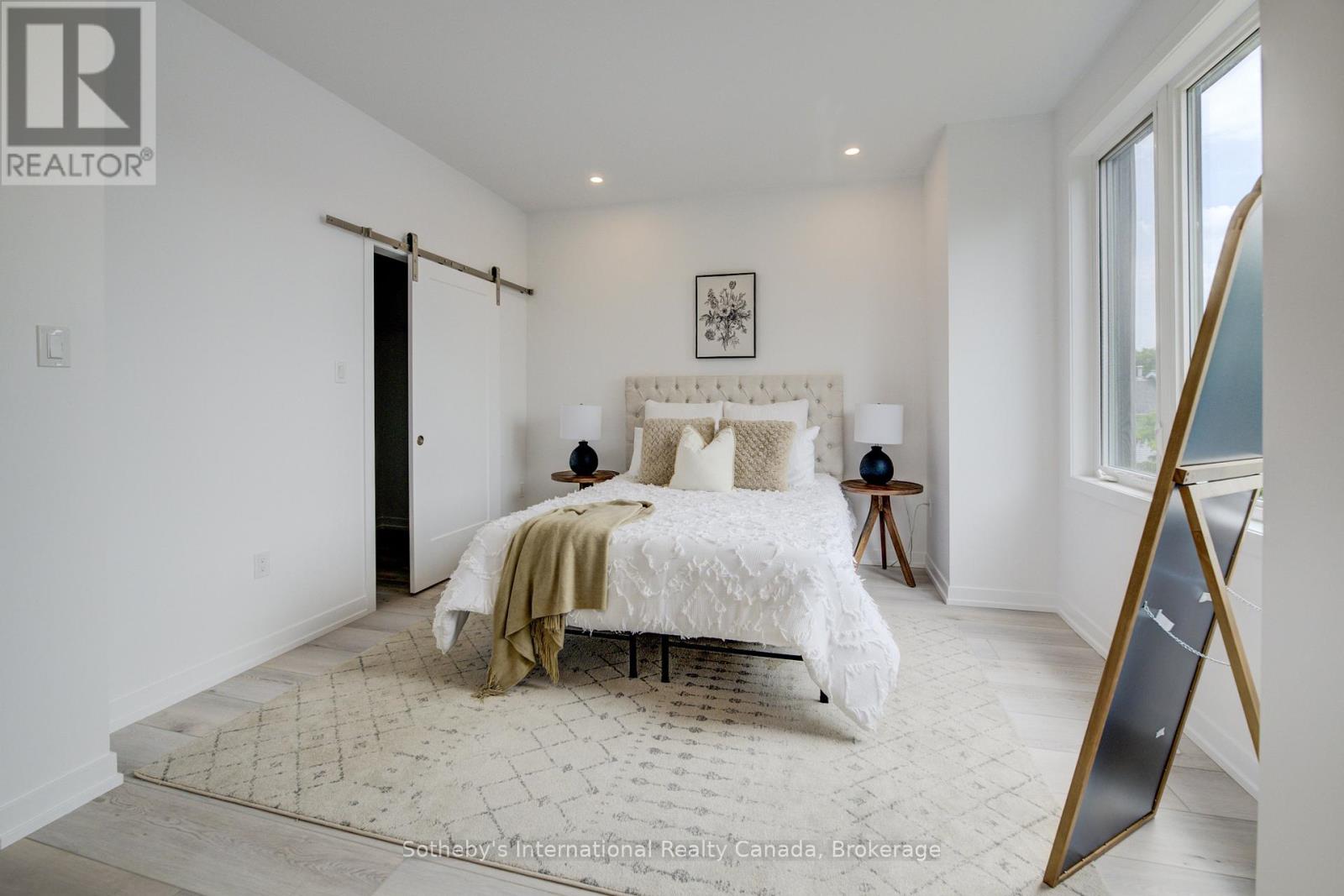 #14 416 DUNDAS STREET S - 27