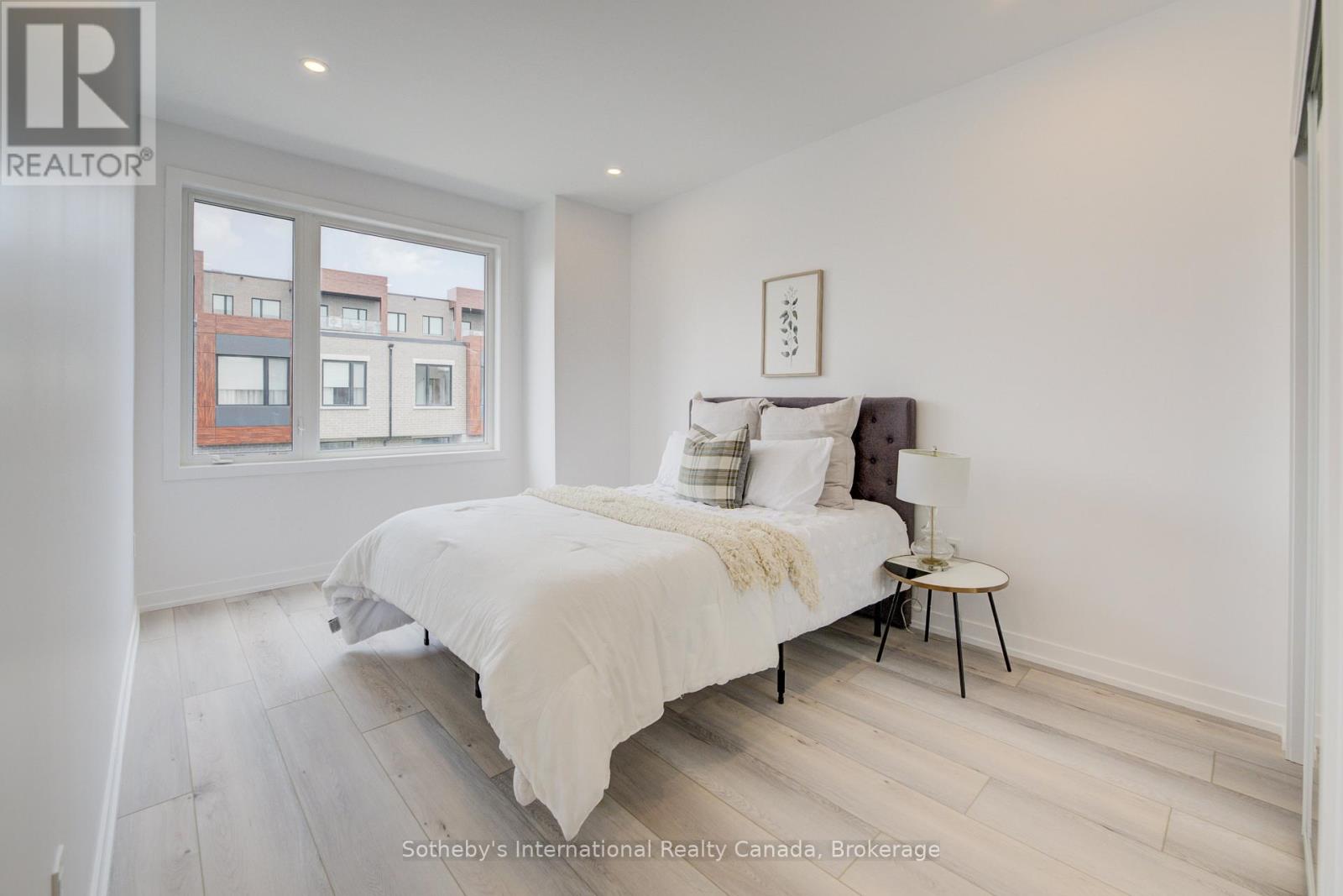 #14 416 DUNDAS STREET S - 30