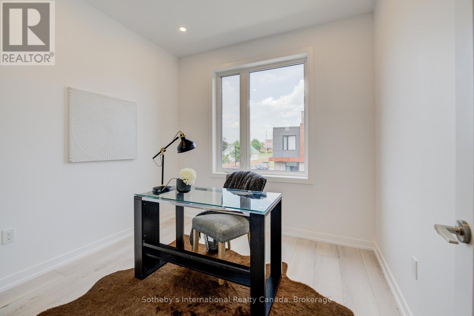 #14 416 DUNDAS STREET S - 32