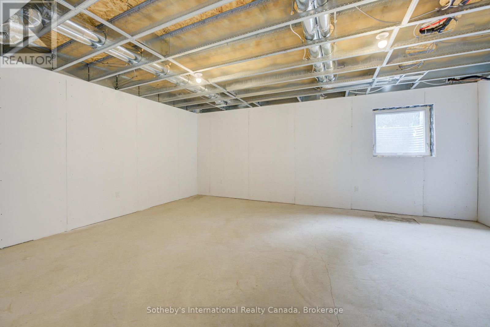 #14 416 DUNDAS STREET S - 33