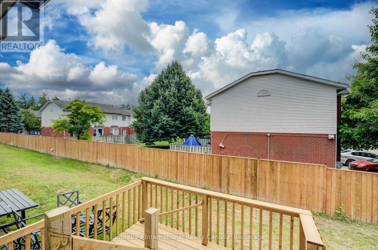 #14 416 DUNDAS STREET S - 34