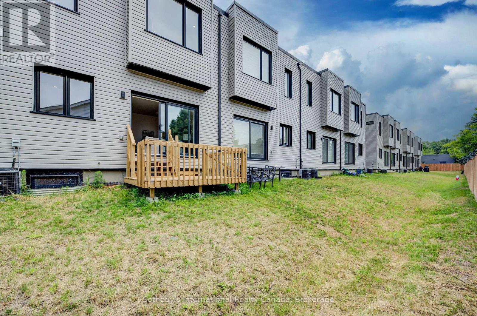 #14 416 DUNDAS STREET S - 35