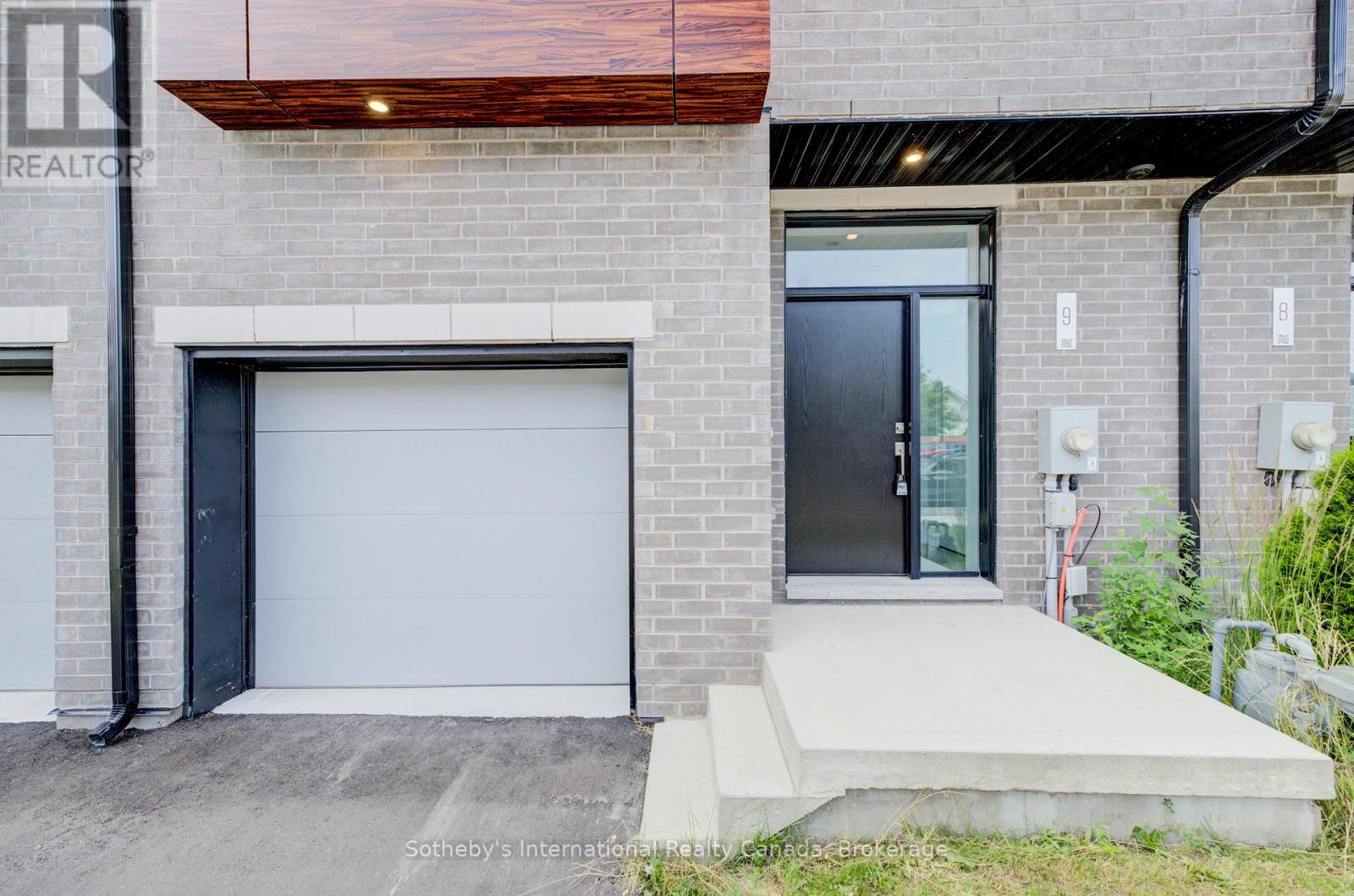 #14 416 DUNDAS STREET S - 4