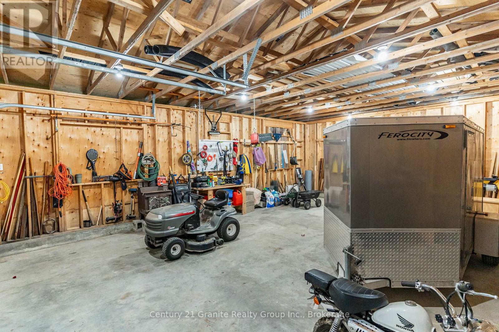 1075 HOBBITS LANE - 32