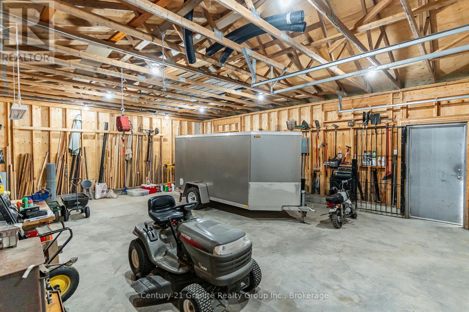 1075 HOBBITS LANE - 33