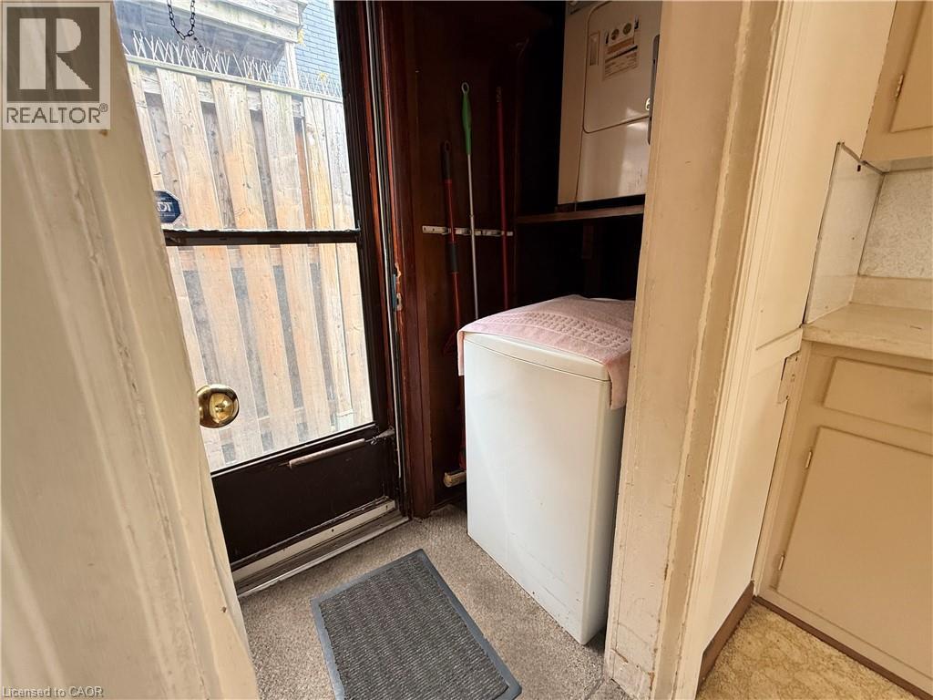 358 BARTON Street E - 18
