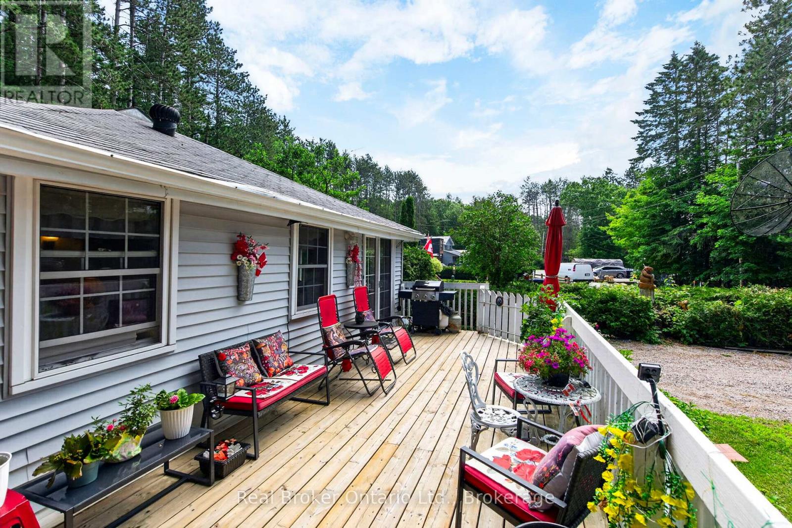 81 ANDREW DRIVE - 4
