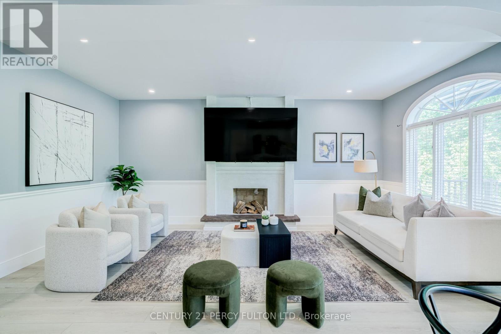 898 BAYLAWN DRIVE - 12