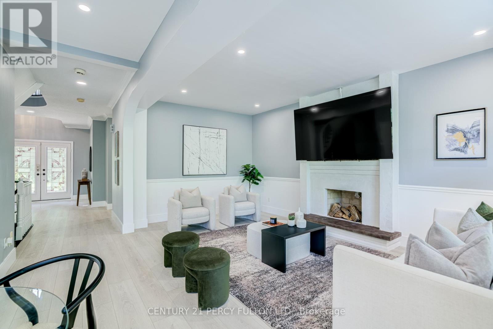 898 BAYLAWN DRIVE - 13