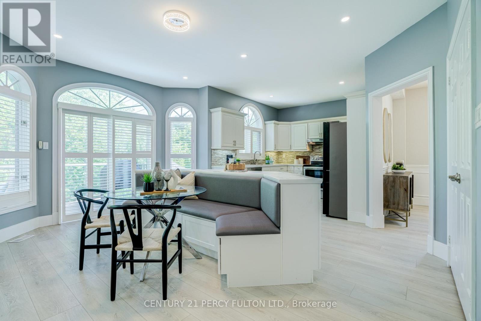 898 BAYLAWN DRIVE - 16