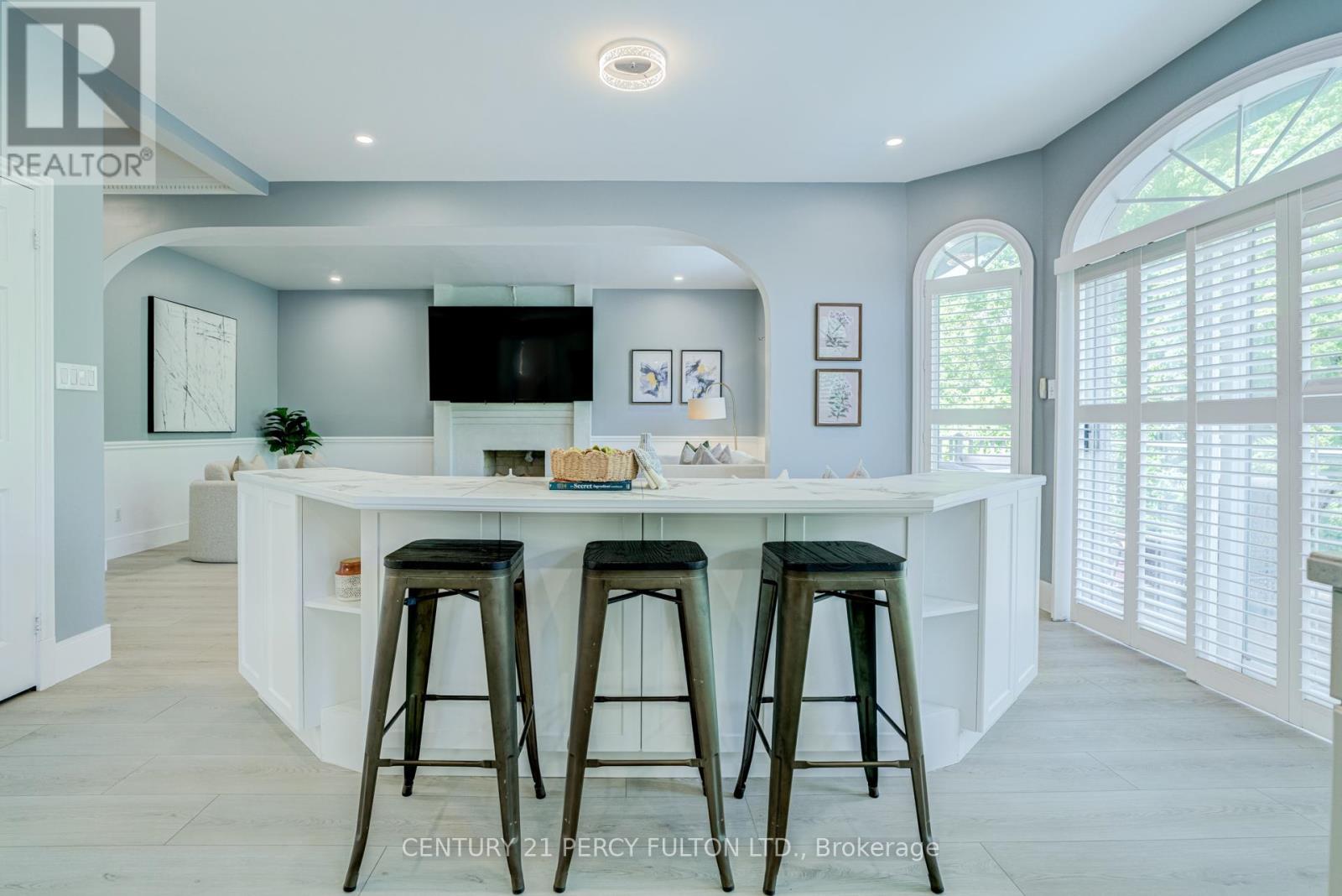 898 BAYLAWN DRIVE - 17