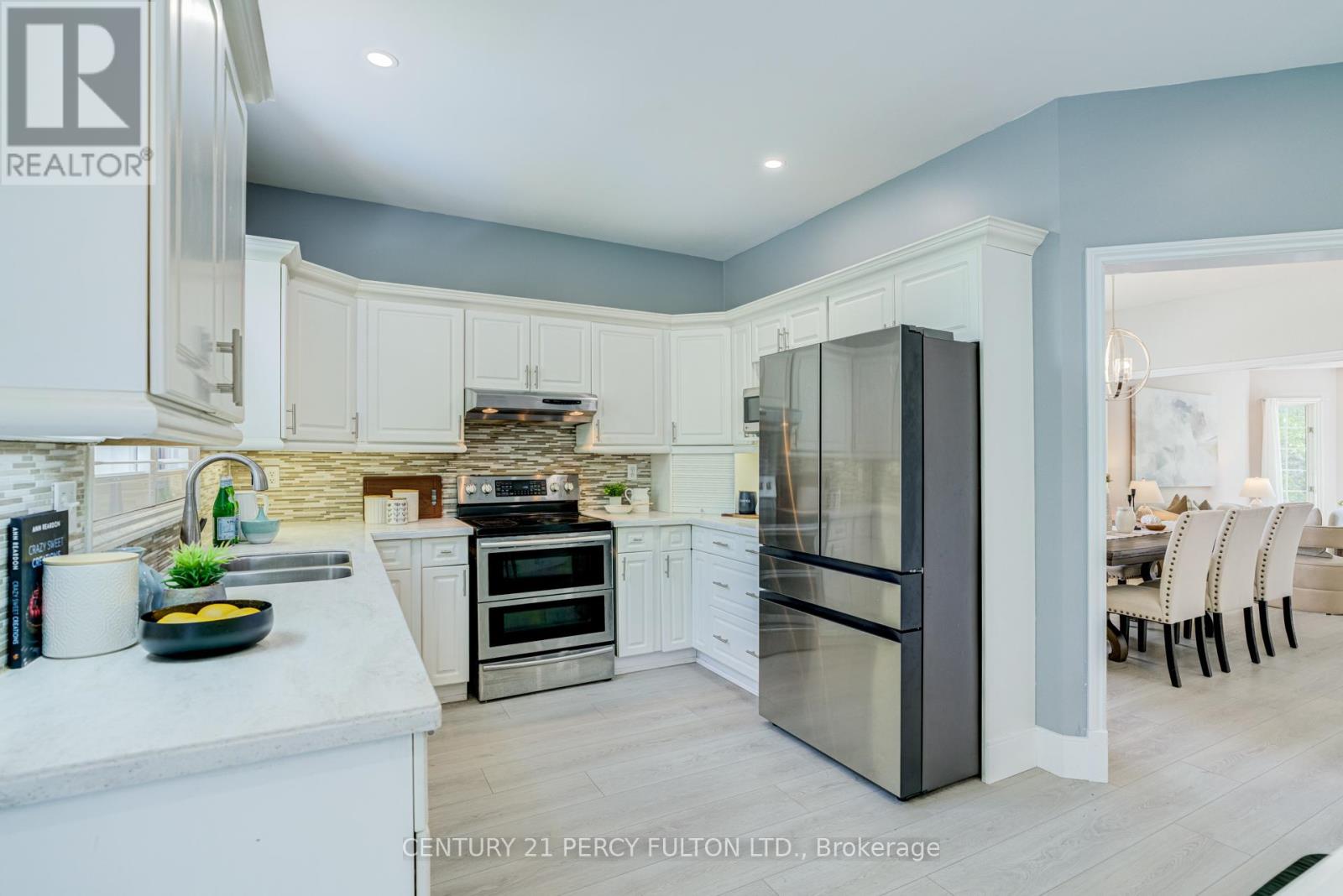 898 BAYLAWN DRIVE - 18
