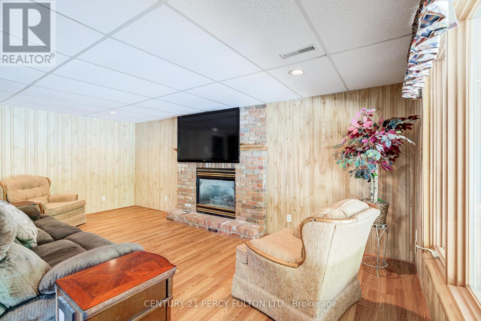 898 BAYLAWN DRIVE - 39