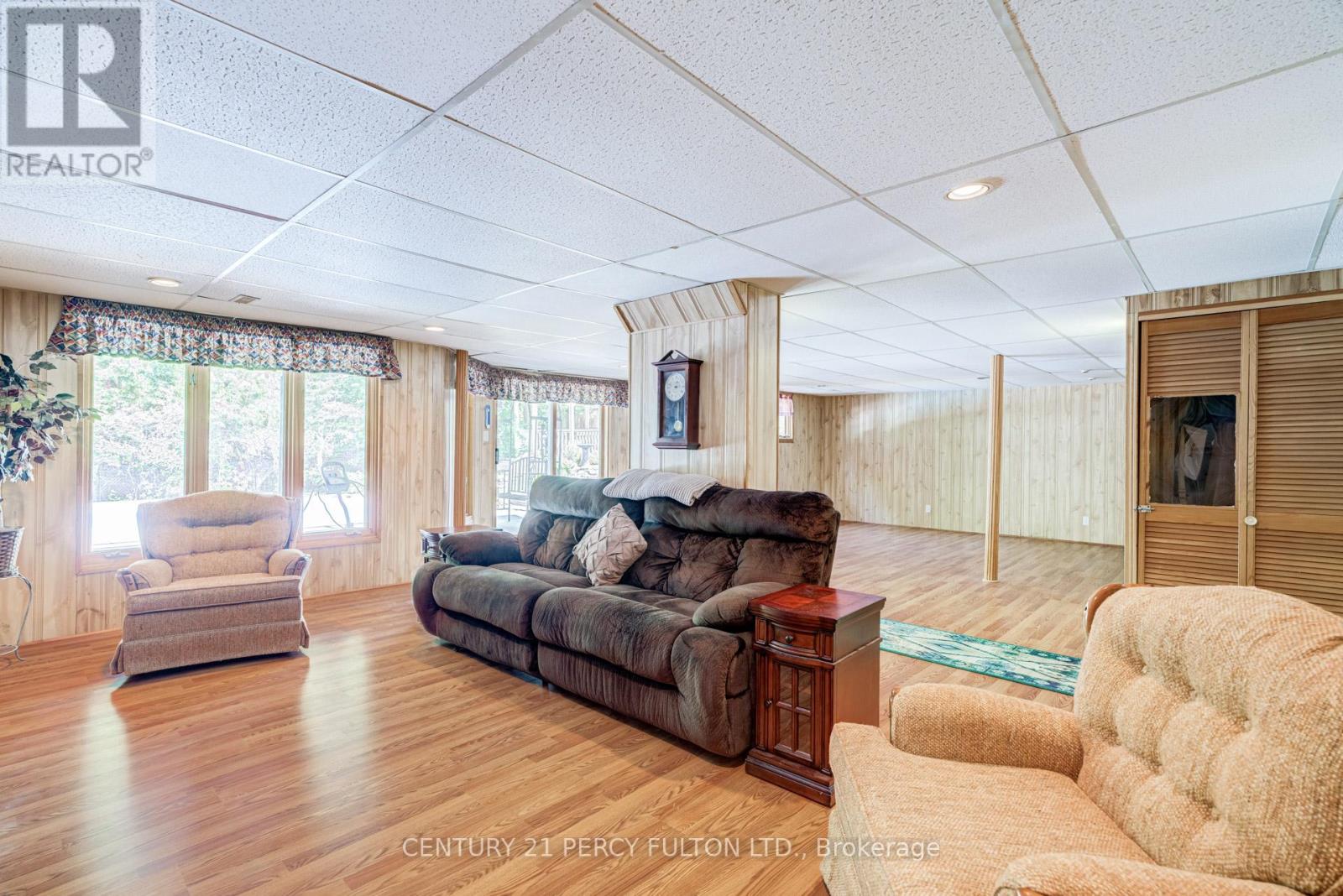 898 BAYLAWN DRIVE - 40