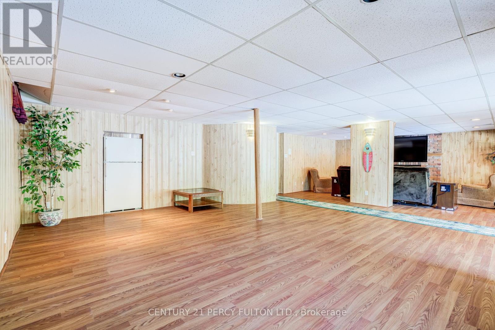 898 BAYLAWN DRIVE - 42