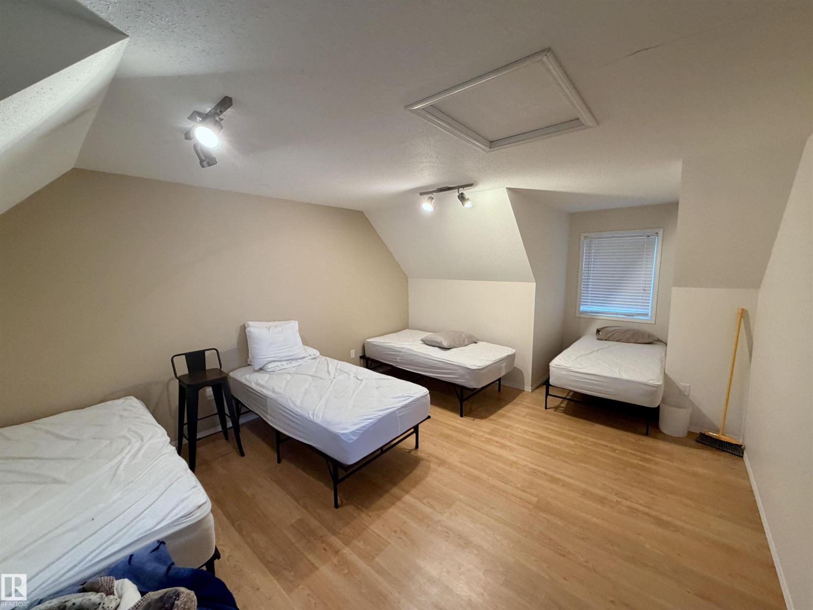 219 56512 RNG ROAD 111 - 38