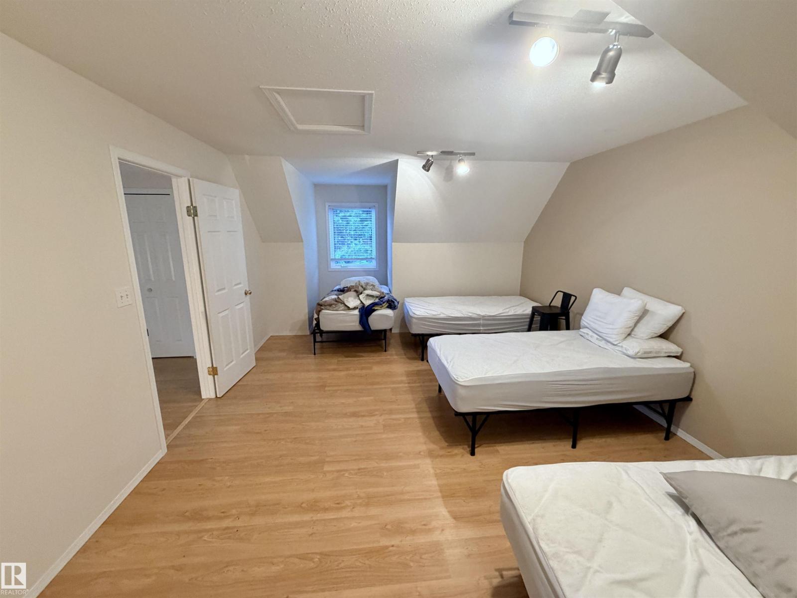 219 56512 RNG ROAD 111 - 37