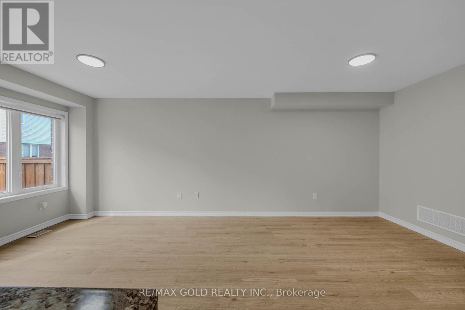 94 BENHURST CRESCENT - 13