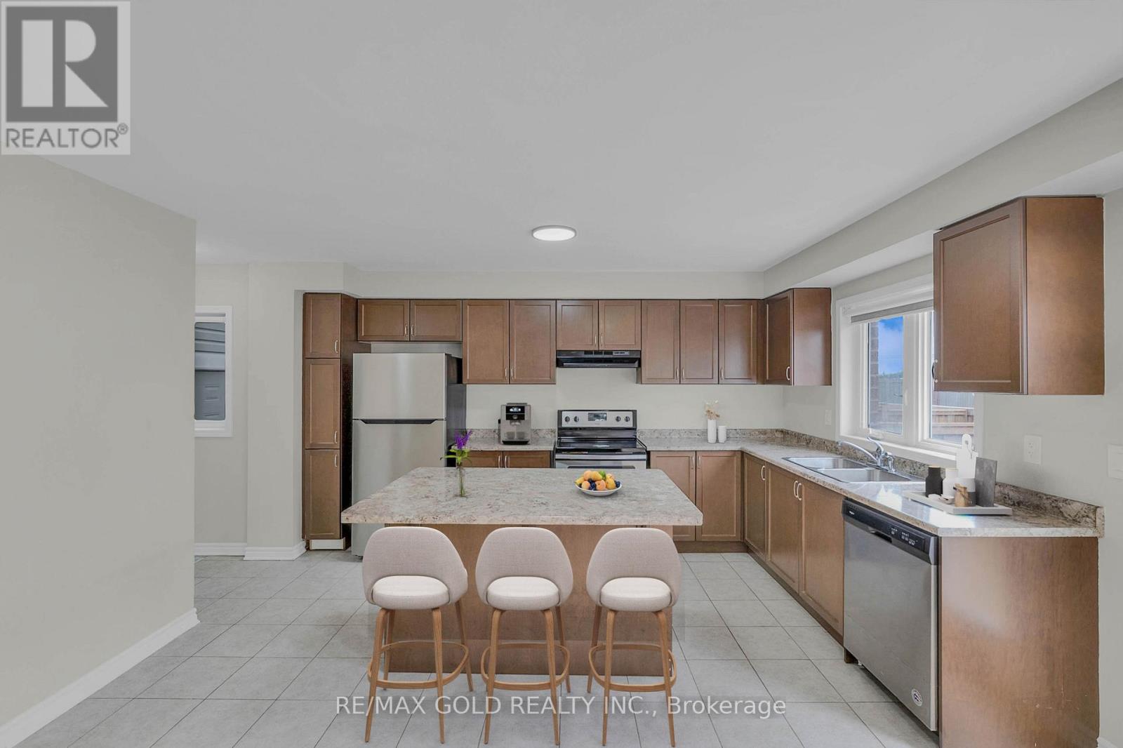 94 BENHURST CRESCENT - 15