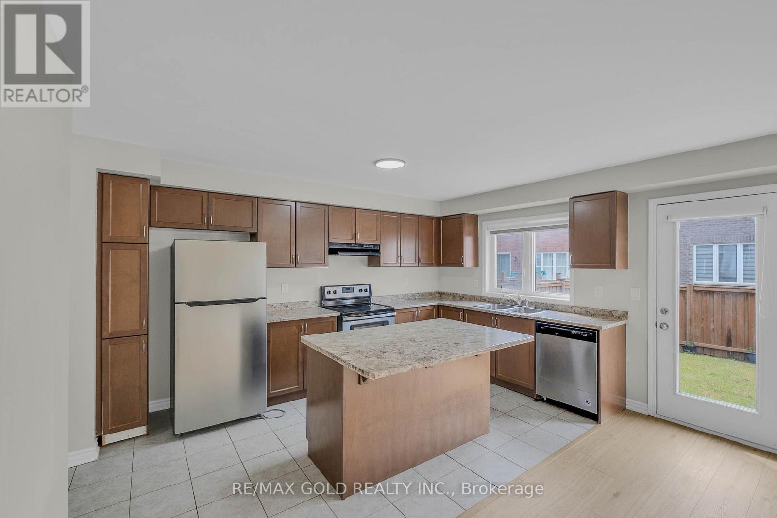 94 BENHURST CRESCENT - 16