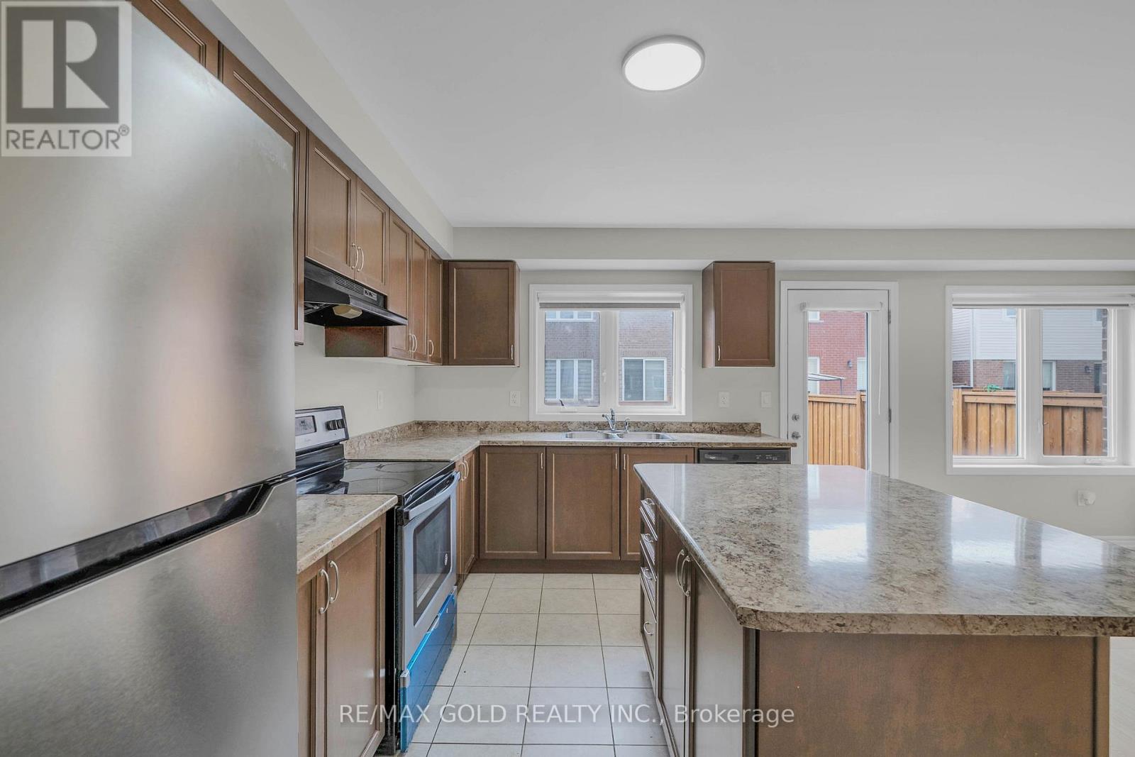 94 BENHURST CRESCENT - 17