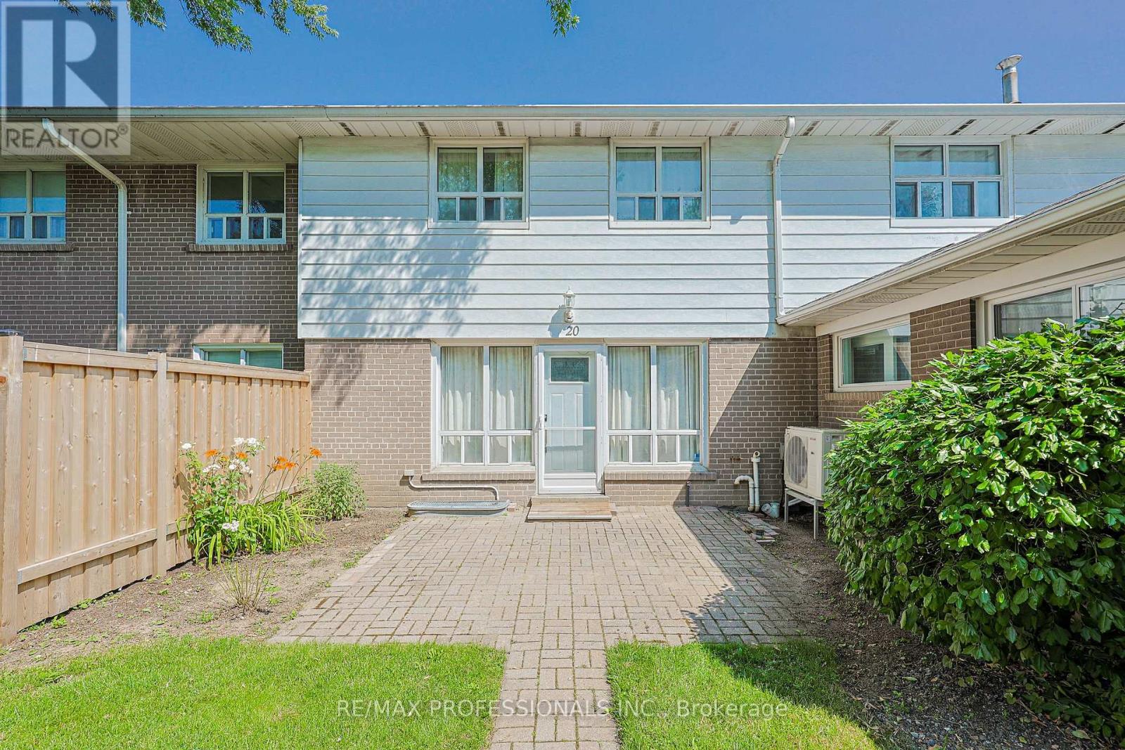 #20 160 CARSBROOKE ROAD - 1